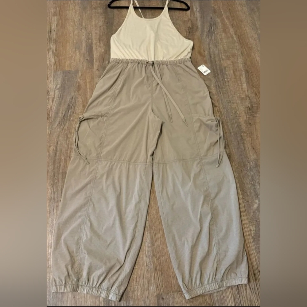 NWT Free People Backpacker Onesie Size Medium - Picture 5 of 5